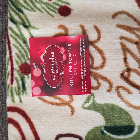 KOHLS CELEBRATE FALL TOGETHER & ST. NICHOLAS SQUARE SET 4 FALL BATH HAND TOWELS - Picture 3 of 8